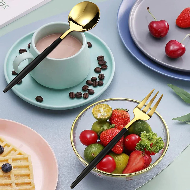 Talheres em Aço Inox Dourado - 24 Peças